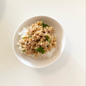 好きな薬味で♪納豆丼（卵入り）✧˖°